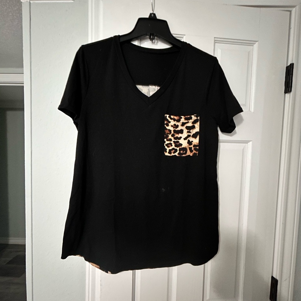 SHEIN Black Tee with Leopard Accent Pocket